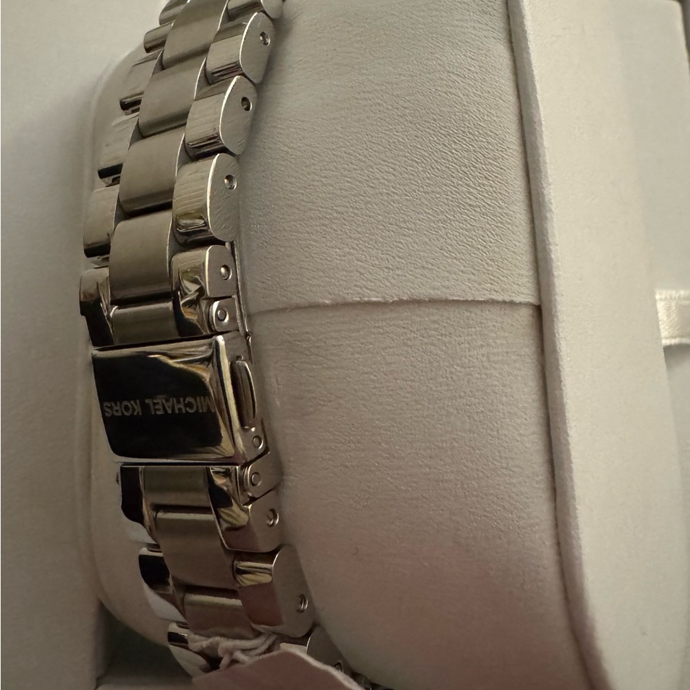 Michael Kors Glittering Silver Smartwatch MKT5020 - Picture 8 of 9